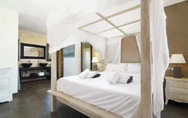 Gran dormitorio con baño en suite de Villa Daru dunya – Aguila Rent a Villa