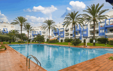 Jardín y pisicna del Estudio Els Molins en Dénia – Aguila Rent a Villa