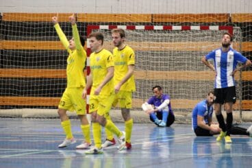 Jugadores del CFS Mar Dénia en la celebración de un gol