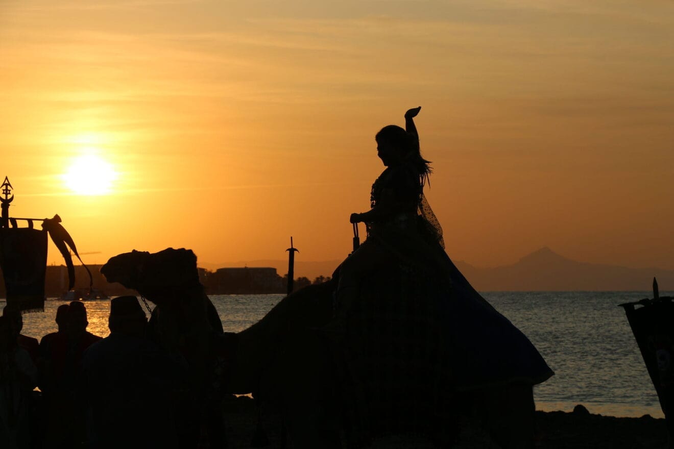 La capitana mora toma tierra en Dénia durante el desembarco de 2019