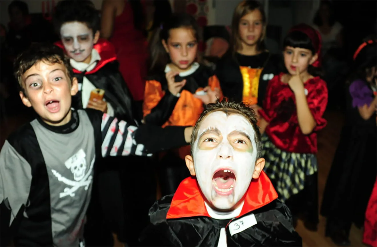 Niños disfrazados en Dénia por Halloween