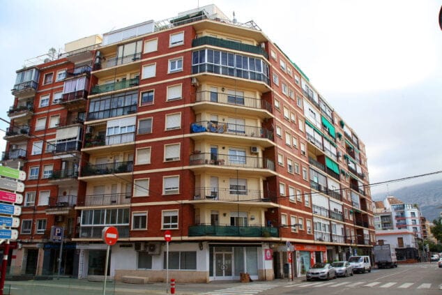 Imagen: Primer edificio de la calle Diana de nueve plantas