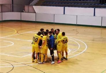 reunion del cfs mar denia durante el partido