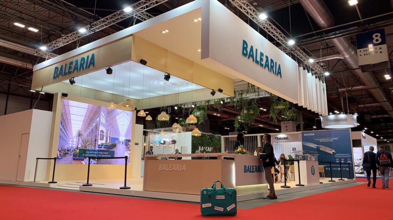 Stand de Baleària en Fitur
