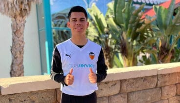 Brandon vistiendo la camiseta del Valencia CF