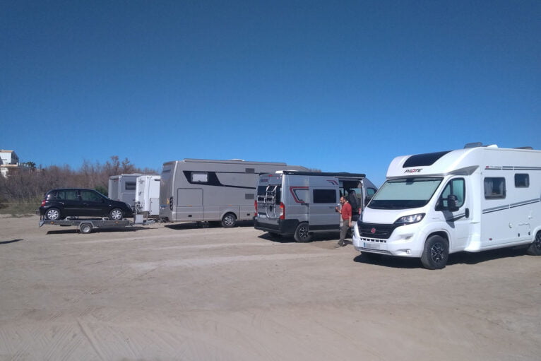 Caravanas en el parking de Punta del Raset 03