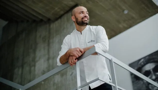 Descubre Aticcook de Bruno Ruiz: la perfecta combinación entre cocina y diseño en Dénia 8 Imagen: El chef Bruno Ruiz