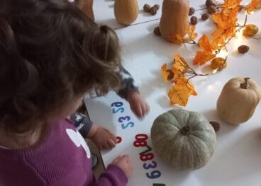 En CEI El Castellet, los niños aprenden números mientras juegan