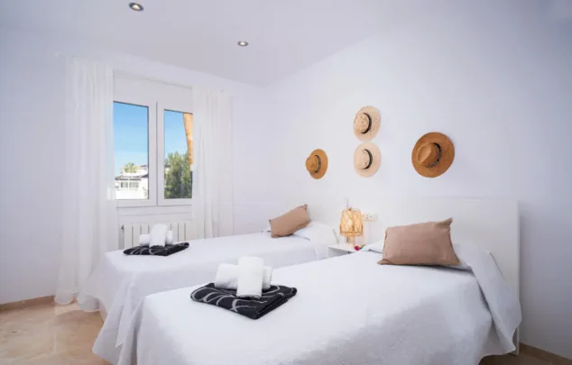Vive tus mejores vacaciones en Dénia alojándote en esta fantástica villa 8 habitacion doble estilo mediterraneo esta villa de aguila rent a villa