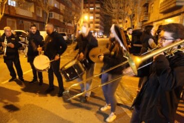 Las Fallas vuelven a salir a las calles de Dénia  24