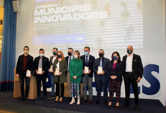 Imagen: Pepe Doménech recoge el reconocimiento de Municipio Innovador del proyecto Missions València 2030