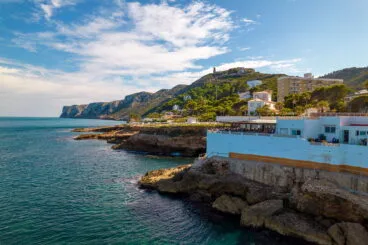 Restaurante Mena ubicado en un entorno idílico desde el que verás el Montgó, La Torre del Gerro y el Cabo de San Antonio