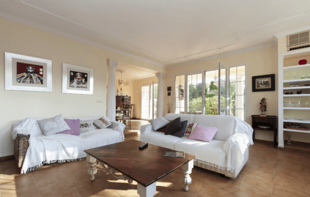 salon luminoso de la villa en alquiler en denia quality rent a villa