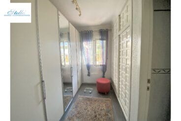 Vestidor en el dormitorio de la villa en venta con Stella Inmo Consulting