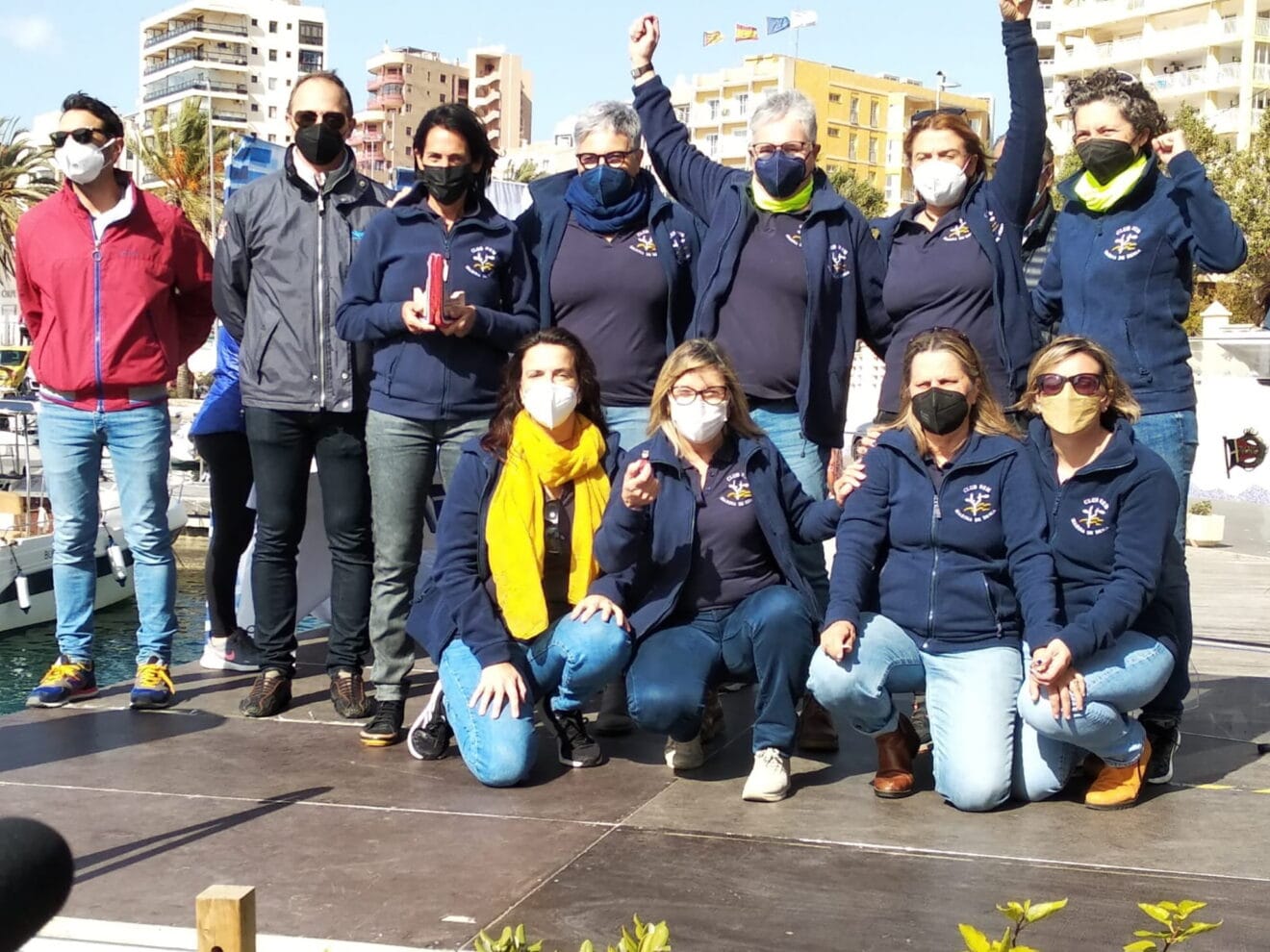 Veteranas del Club Rem Marina de Dénia en la competición de Calp