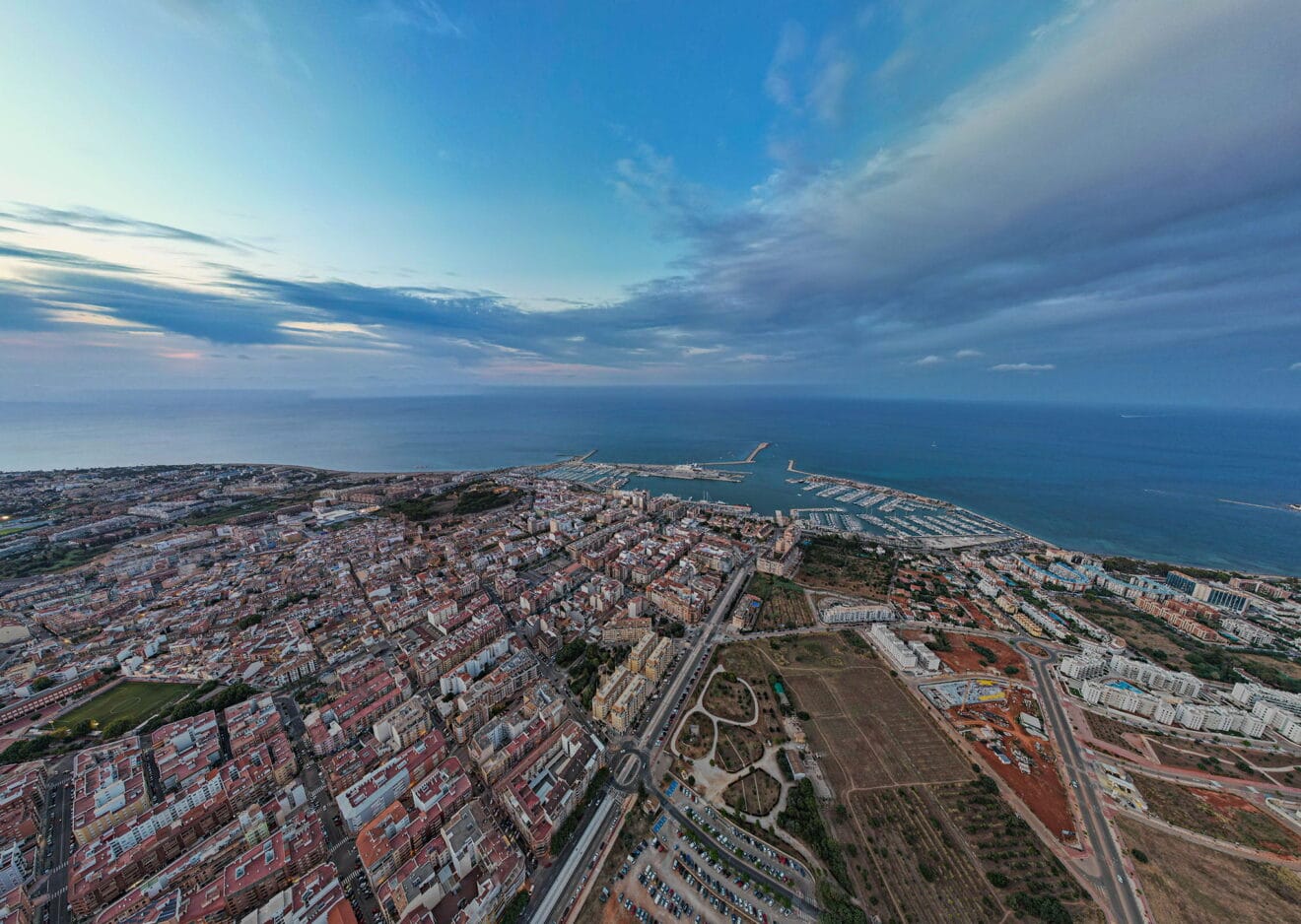 Vista aérea de Dénia y su puerto