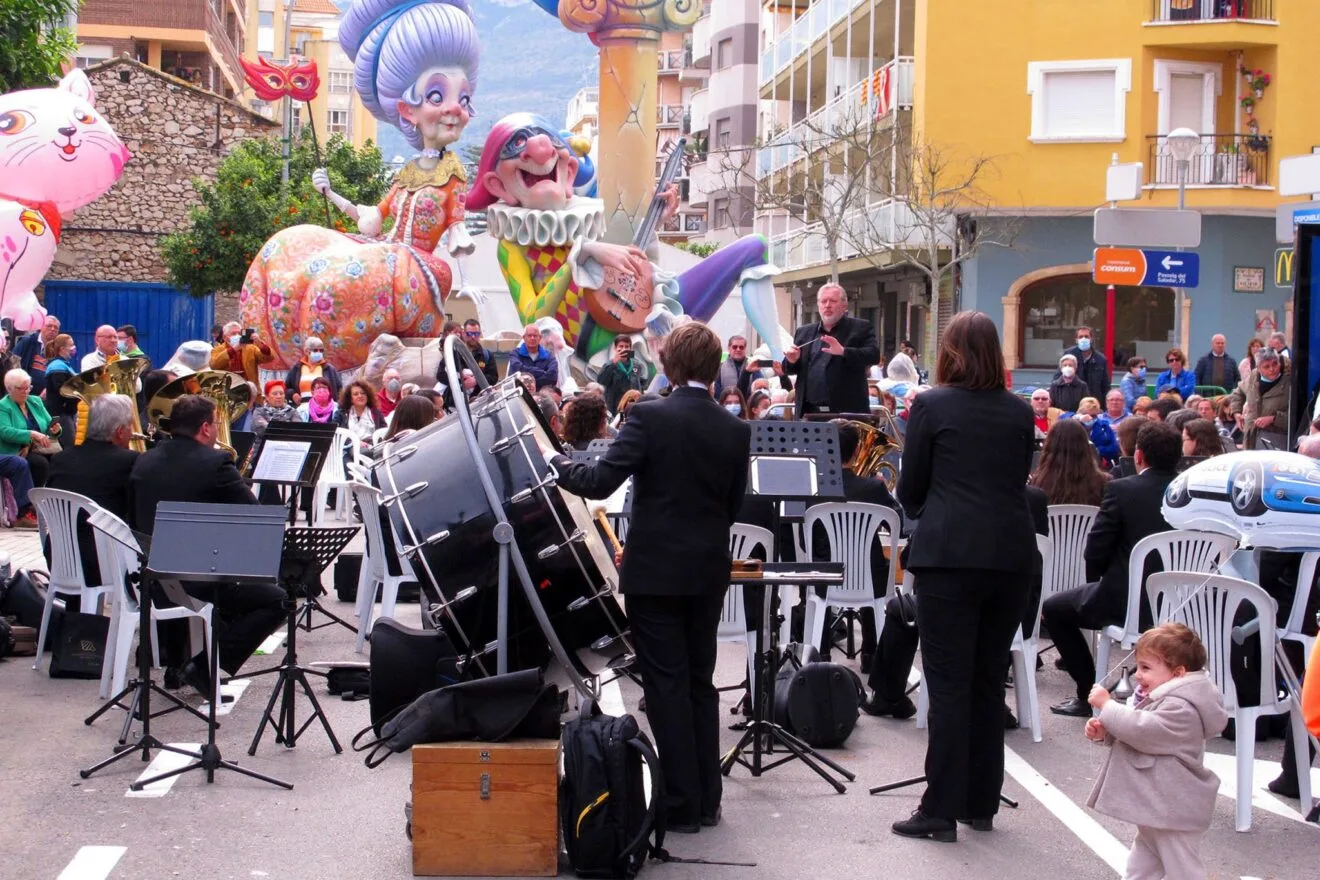 Concierto de la banda en la falla Saladar 02
