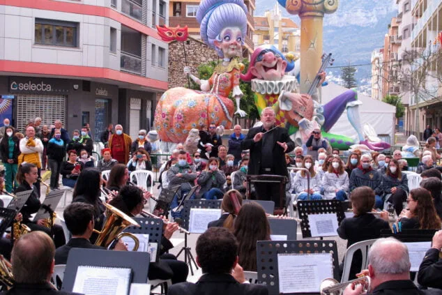 concierto de la banda en la falla saladar 14