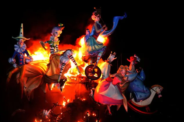 El fuego se impone a la lluvia: las Fallas de Dénia despiden el ejercicio más largo de la historia 146 crema de las fallas ganadoras de denia 2022 37