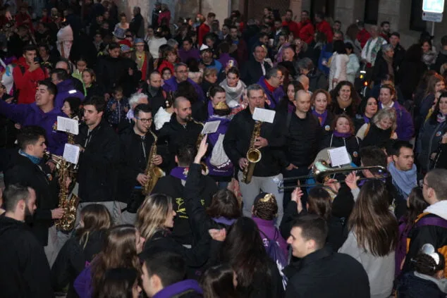 El fuego se impone a la lluvia: las Fallas de Dénia despiden el ejercicio más largo de la historia 238 crema infantiles de denia y nuevos cargos 21