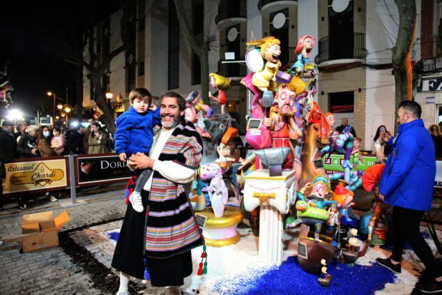 El fuego se impone a la lluvia: las Fallas de Dénia despiden el ejercicio más largo de la historia 210 crema infantiles de denia y nuevos cargos 49
