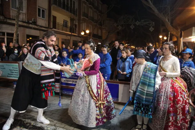 El fuego se impone a la lluvia: las Fallas de Dénia despiden el ejercicio más largo de la historia 209 crema infantiles de denia y nuevos cargos 50