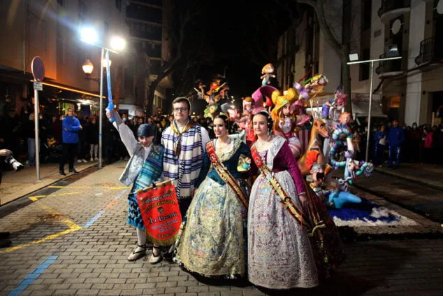 El fuego se impone a la lluvia: las Fallas de Dénia despiden el ejercicio más largo de la historia 206 crema infantiles de denia y nuevos cargos 53