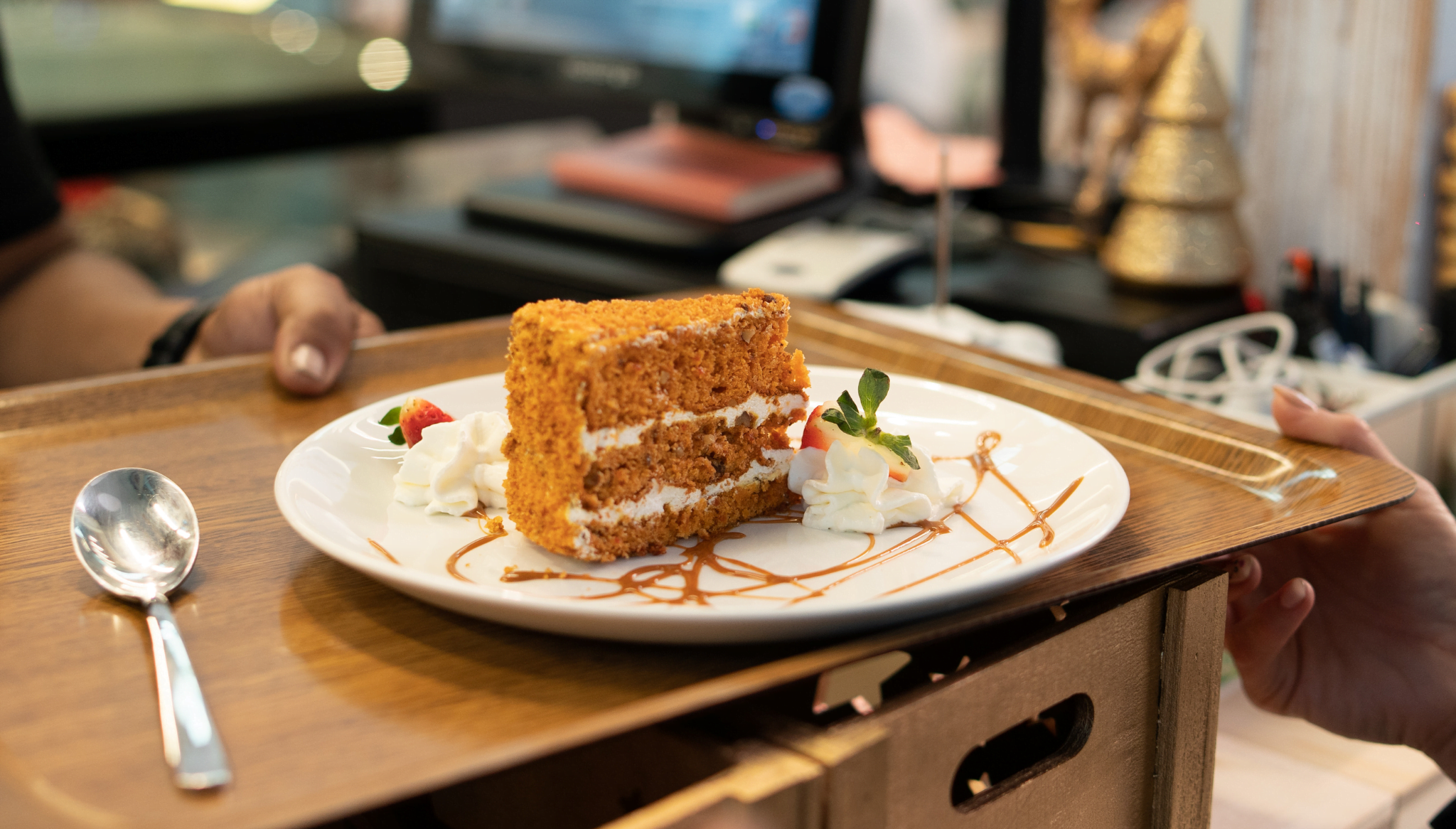 Deliciosa carrot cake en Manduc Restaurante – Cafetería