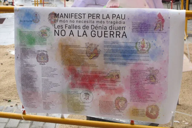 El fuego se impone a la lluvia: las Fallas de Dénia despiden el ejercicio más largo de la historia 103 dia de la ofrenda de las fallas 2022 29