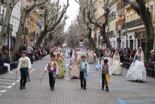 El fuego se impone a la lluvia: las Fallas de Dénia despiden el ejercicio más largo de la historia 100 dia de la ofrenda de las fallas 2022 32