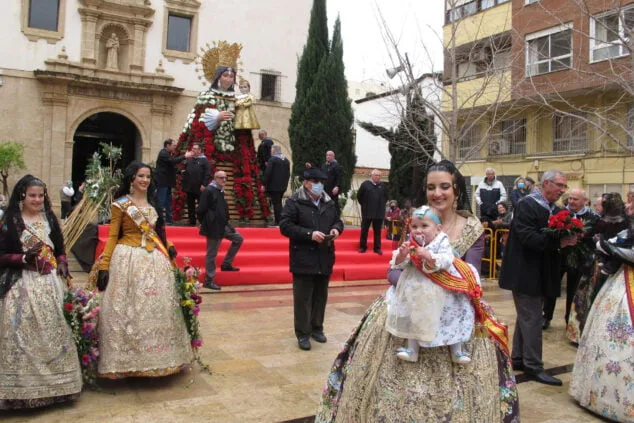 El fuego se impone a la lluvia: las Fallas de Dénia despiden el ejercicio más largo de la historia 91 dia de la ofrenda de las fallas 2022 42