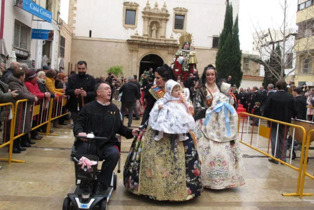 El fuego se impone a la lluvia: las Fallas de Dénia despiden el ejercicio más largo de la historia 75 dia de la ofrenda de las fallas 2022 58