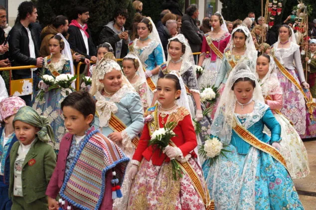 El fuego se impone a la lluvia: las Fallas de Dénia despiden el ejercicio más largo de la historia 59 dia de la ofrenda de las fallas 2022 74