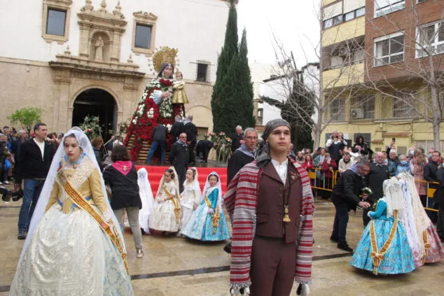 El fuego se impone a la lluvia: las Fallas de Dénia despiden el ejercicio más largo de la historia 58 dia de la ofrenda de las fallas 2022 75