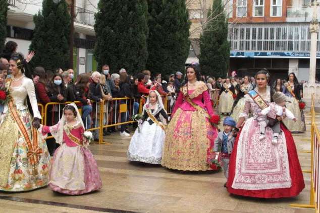 El fuego se impone a la lluvia: las Fallas de Dénia despiden el ejercicio más largo de la historia 43 dia de la ofrenda de las fallas 2022 90