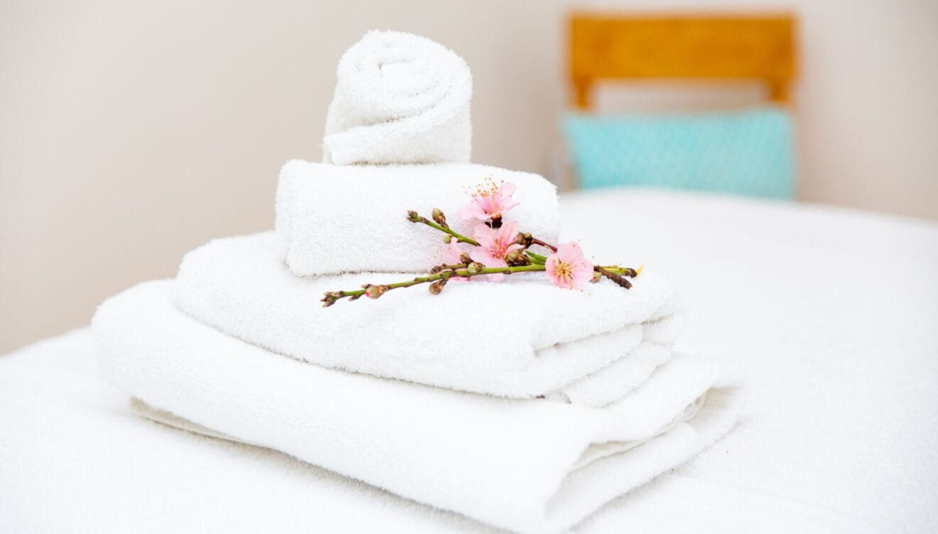 Disfruta de un relajante masaje en Boho Suites