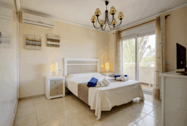 Dormitorio luminoso con armario empotrado