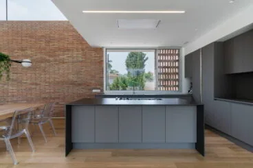 Elegante cocina modular en color negro
