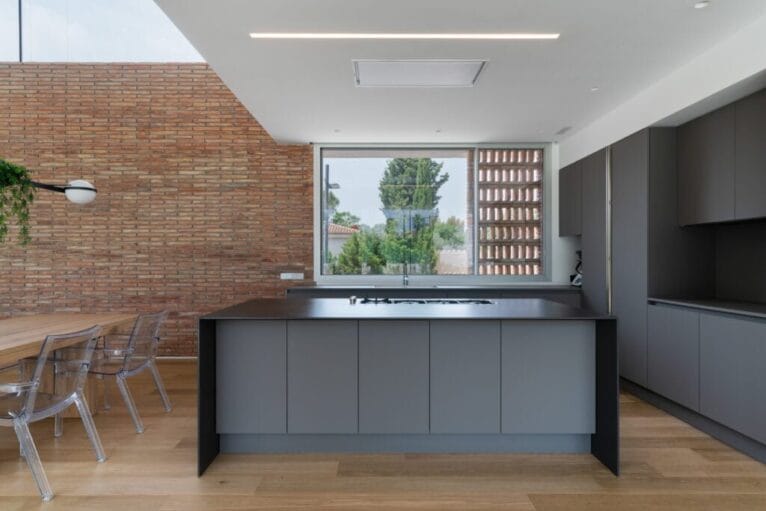 Elegante cocina modular en color negro