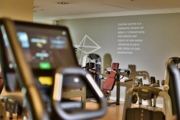 Entrena en la zona gym del hotel