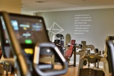 Entrena en la zona gym del hotel