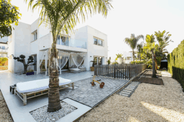 Fachada de la casa disponible en Dénia