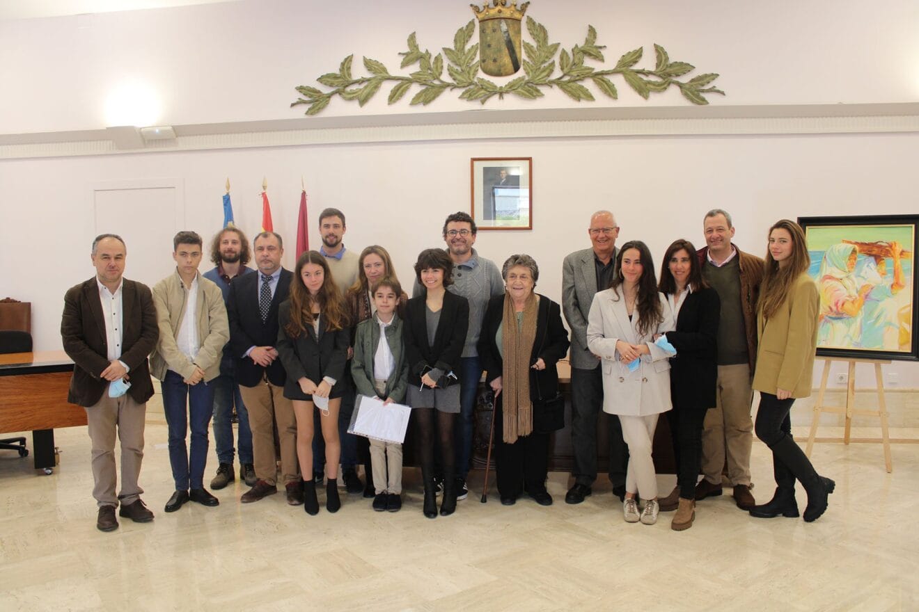 Familia de Antonio Marsal Such durante el acto en el Ayuntamiento de Dénia