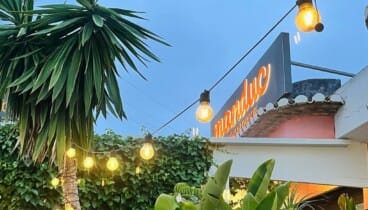 Gastronomía mediterránea con ingredientes frescos en Manduc