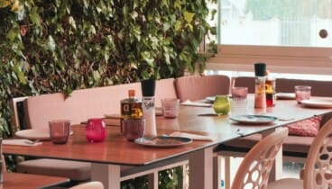 Interior acogedor del restaurante Manduc para comer con calma