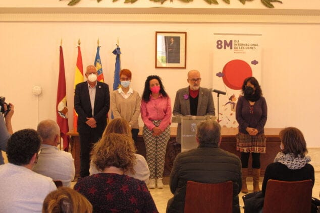 lectura del manifiesto del dia de la mujer en denia 02