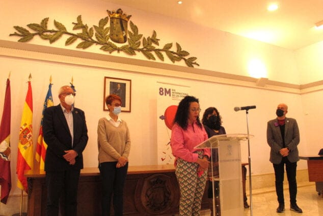 lectura del manifiesto del dia de la mujer en denia 04
