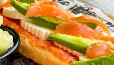 Local acogedor para desayunos y comidas en Dénia