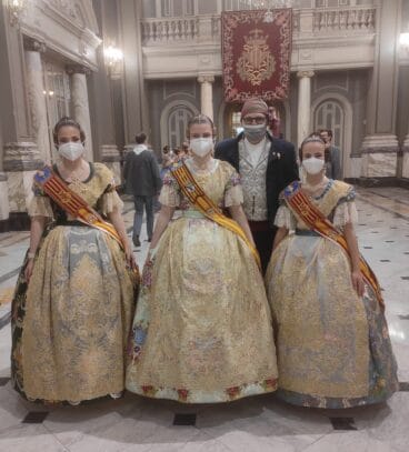 Martina Gimeno amb les falleres majors de València