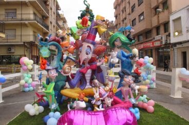 Monumento infantil de la falla Campaments